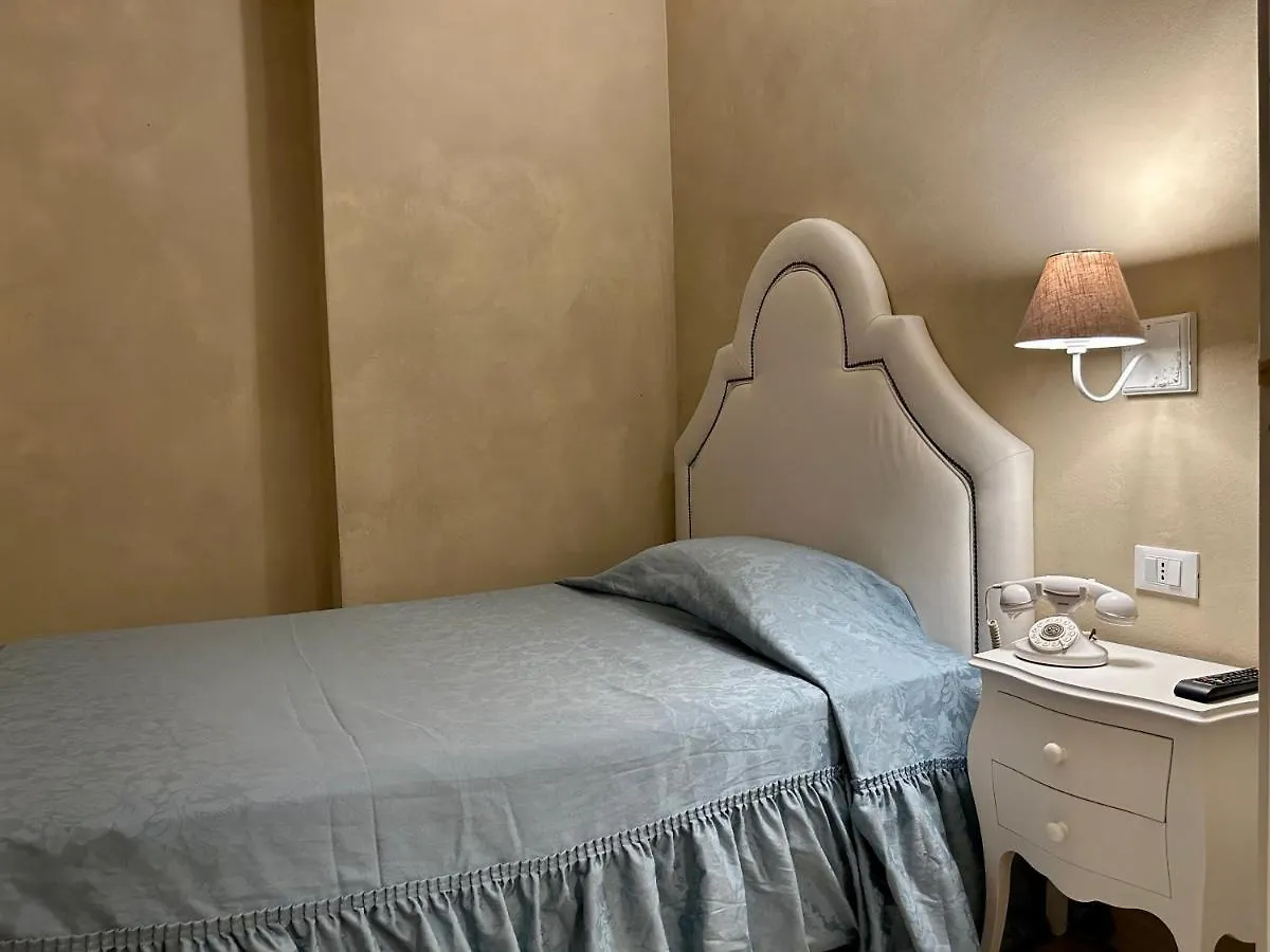 Boutique Hotel Calais Milano 0*, Mailand